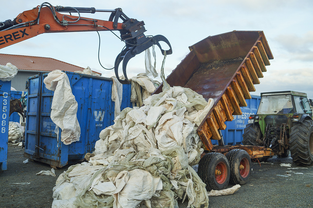 Resirkulering: Vigre 4H fyller seks containerar med plastavfall frå landbruket fire gonger i året.