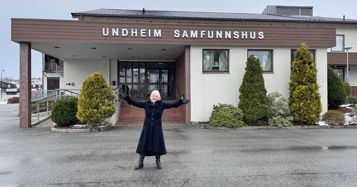 Fullt hus! Eli Undheim opnar samfunnshuset for at folk skal bli klokare på mat.<br />
Foto: Victoria Marie Sjo Fasting