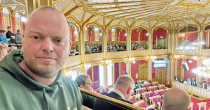 På tinget: Ståle Hustoft, fylkesleiar i Rogaland Bondelag, var til stades i stortingsgalleriet då dei folkevalde debatterte opptrappingsplan og inntekstmål i jordbruket 18.april. Dei gjorde ikkje jobben sin, konkluderer han. Foto: Privat