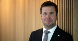 Hevdar kontroll: Regjeringa har kontroll i rovdyrpolitikken, men det er ikkje slik at ein til ei kvar tid har oversikt over kor kvart enkelt rovdyrindivid er, seier landbruks- og matminister Geir Pollestad. Foto: Torbjørn Tandberg, LMD