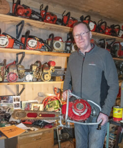 Gardsmuseum: Jon har mange interesser, men det han har for Ferguson-veteranar og gamle motorsager er rein lidenskap. Ikkje minst historia til den norske Jobu-fabrikken frå 1948-1980.