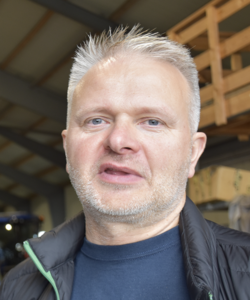 Nytt blikk: - Eg tykte MDG’aren var ein edrueleg type. Han tok avstand frå Oslo-gjengen og var jordnær. I utgangspunktet var eg skeptisk, men det var kjekt å høyra han og Raudt, seier bonde Endre Nærland. Sjølv har han ikkje stemt ennå, men for landbruket sin del håpar han at det ikkje blir ei blå-blå regjering.