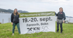 Doblar innbyggartalet: Lene og Emilie håpar på 2000 besøkande når dei inviterer til NM-fest på Bokn. – Jo da, det er eit stort løft. Men heile bygda stiller opp. Og når andre klarar det, så skal me jammen klare det på Bokn også, seier dei to.