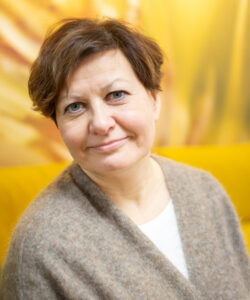 Helga Pedersen Organisasjonssjef og einaste tilsette i Finnmark Bondelag. Tidlegare saue­bonde i Tana. Stortingsrepresentant for Ap 2009-2017. Statsråd i Fiskeri- og kystdepartementet 2005 – 2009. Parlamentarisk leiar i Ap frå 2009-2013. Nestleiar i Arbeidarpartiet 2007-2015. Foto: Privat