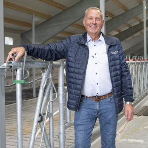 Alternativ for fleire: Ove Aanestad i Nortura meiner det er råd for fleire å kombinere ammeku/sau med slaktegris om sommaren. Vasking og rigging før og etter innsett i det store fjøset til familien Hobbesland, er rekna å ta ei lita veke kvar gong.