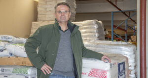 Nå eller seinare?: Å kjøpa mineralgjødsel før årsskiftet kan vera ein god plan. I ni av ti tilfelle har dei som har handla før nyttår, gjort ein god handel, seier produktsjef plantekultur i FKRA, Bernt Ullvang.