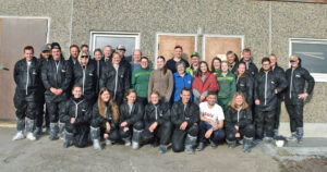 Kollegaer frå sør til nord: Elevar og bønder frå Jæren og Dalane møtte bønder i Aust-Finnmark, og fekk høyre om korleis kvardagen er som bonde i Nord. Her frå besøket hjå Fávlemohkki samdrift i Tana.