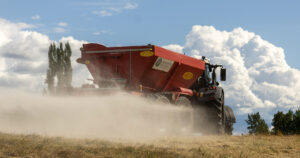 God agronomi: Som alltid vil de gode, gamle agronomiske tiltakene, slik som kalking, være like viktige – om ikke viktigere i tida framover. Foto: Morten Livenengen