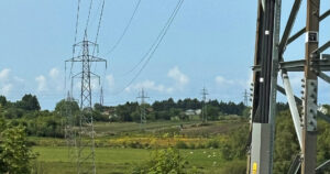 Pregar landskapet: Ein stor del av kraftleidningane i Krossberg-Harestad-Nordbø-prosjektet i Stavanger kommune, går over fulldyrka jord.