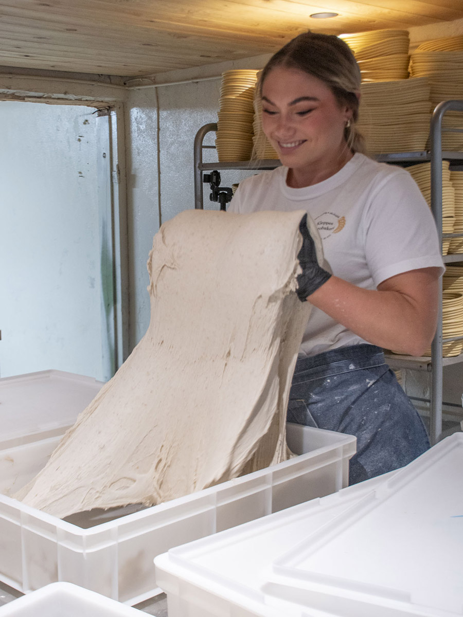 Handverk: Det finst ingen snarvegar med surdeig. Den må strekkast og jobbast med skal det bli god bakst.