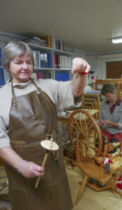 Spinnar: - Foreløpig har eg mest lag med handteinen, konstaterer Elsa Ringheim.
