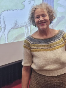 Respekt for kleda: Eigentleg skulle klede vore dyrare, slik at me kjøpte færre plagg, og fekk mindre å bruke på andre ting som skader miljøet, seier Ingun Grimstad Klepp, professor i klede og berekraft.