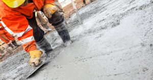 Etterslep: Stort vedlikehalds- og investeringsetterslep bidreg til at gjelda aukar når bonde­økonomien er god. På Jæren var gjelda 8,3 millionar kroner per bruk ved utgangen av 2024.Foto: Istock / Avalon_Studio