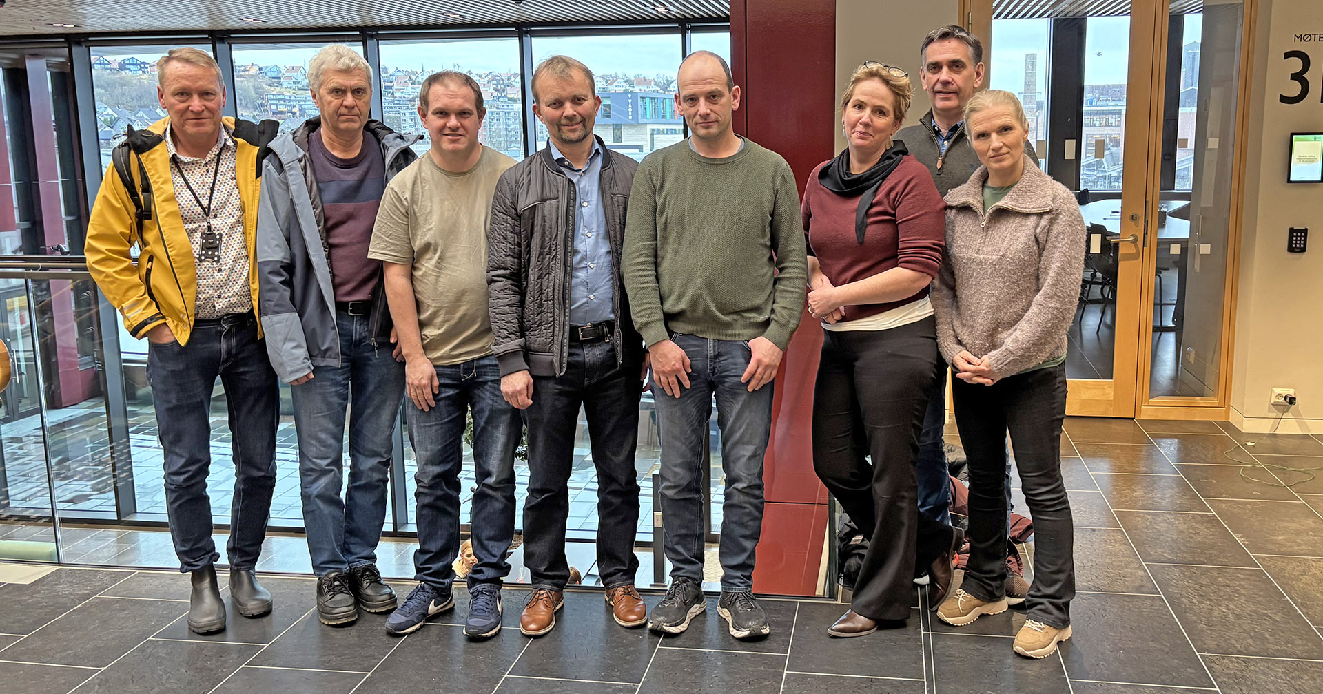 Nokon å snakka med: F.v. Roman Benz, som er leiar for legetenestar i Sandnes kommune og vegleiar for kontaktpersonane i nettverket: Geirmund Øglend, Jarle Medalen, Bjarne Mæland, Stein Ove Byberg, Anita Jensen, Arve Fløysvik, Kristine Hognestad. Foto: Brit Jorunn Haslemo