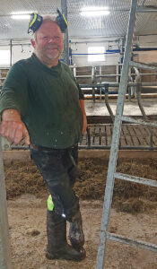 Mann 55 +: Oddvar Olde kjenner seg att som representant for den arbeidstakargruppa med høgast skadetal. Kroppen er ikkje like smidig lengre og arbeidsoppgåvene har blitt rutine. – Eg tenkjer meg i alle fall om før eg klatrar i stige, seier han nå. Foto: Privat