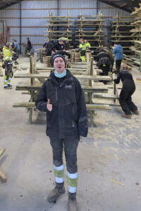 Teknisk sjef: Gunnar Tunheim opna maskinhuset sitt på Klepp og laga ei heil produksjonslinje for produksjon av landsstemne-benkar.