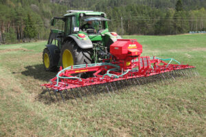 Våronn: Isåing med ugrasharv med såkasse og luftassistert såing. Foto: Jan Karstein Henriksen