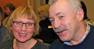 Gilde folk: Opne dører og alltid tid til den gode praten. Det er skussmålet Marit Gunn og Kåre av folk som kjenner dei. Foto: Agder Bondelag