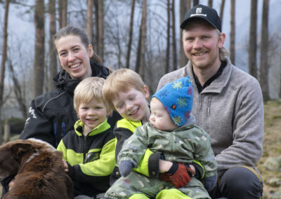 Sjonglerer tre produksjonar og eit familieliv