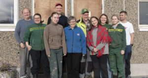 Else-Margrethe og Ulf Trygve med storfamilien rundt: Frå venstre Trygve Ballo, Solveig Ballo, Marthe Elise Emanuelsen, Torstein Emanuelsen, Else-Margrethe og Ulf Trygve Ballo, Lillian Ballo, Margrethe Ballo, Elen Kristine Emanuelsen, Lars Erik Kristensen.