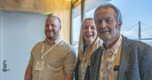 Internasjonal trio: Mark Horler, grunnleggjar og leiar av UK Urban AgriTech (UKUAT) og gründer av CEA Proteins, frå Storbritannia. Siv Kristiansen, gründer og leiar av selskapet Day of Week, frå Noreg, og Thomas Snellman, bonde og matgründer, frå Finland,