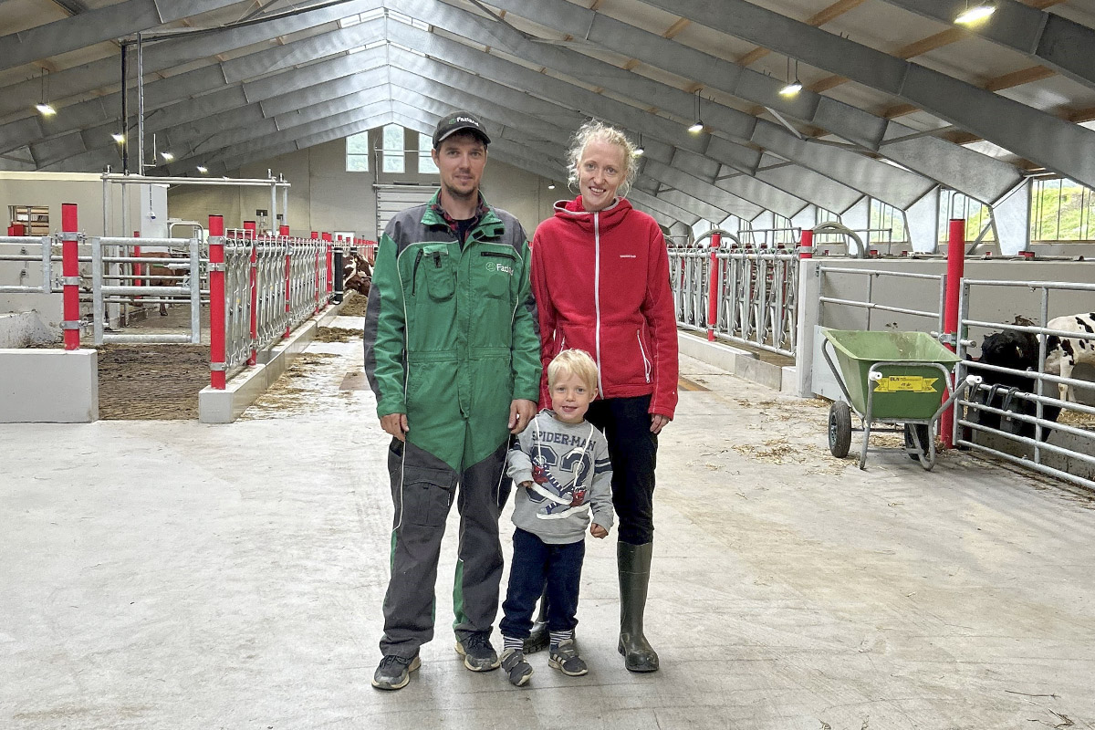 Mjølkebonde: Marita Frafjord Oftedal og Håkon Oftedal, som driv gard i Oltedal. (Foto: Tilda Håheim)